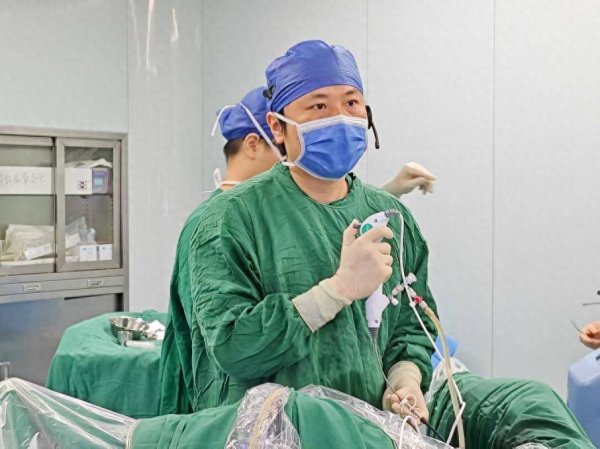 杭州网上配资 肚子痛到直打滚，接诊量翻倍，夏季泌尿结石如何防